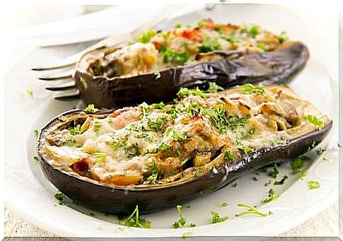 Lentil-based recipes: stuffed eggplants 