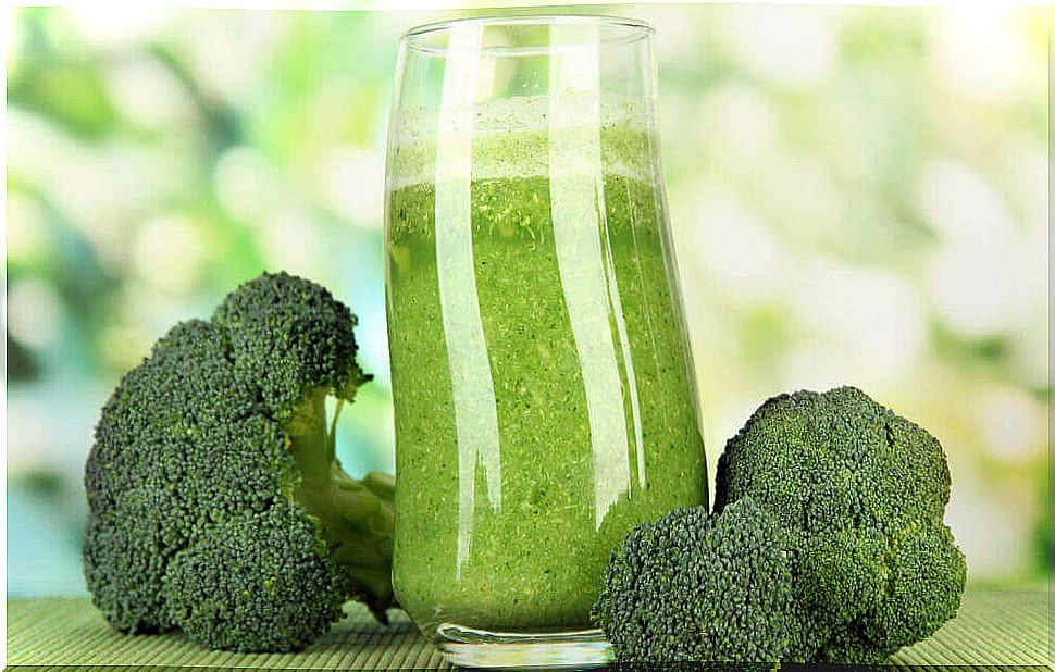 celery, broccoli and cauliflower juice to fight stress naturally.