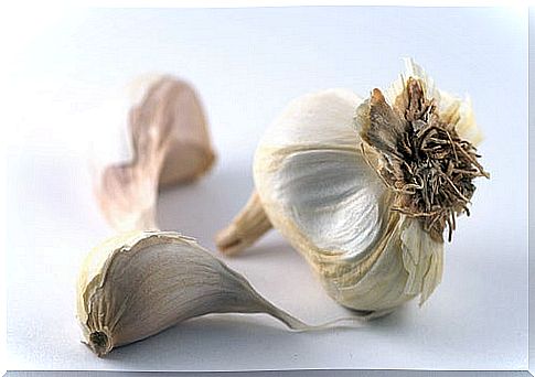 improve natural defenses: raw garlic