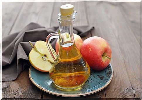 apple cider vinegar in a jar 