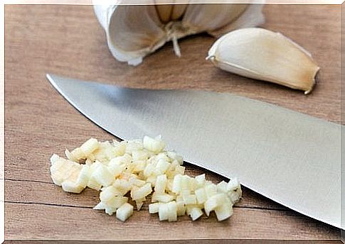 Garlic, raw and on an empty stomach, helps fight high triglycerides.