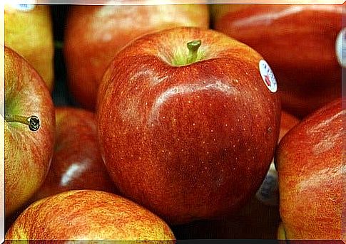 apple to cleanse the intestines