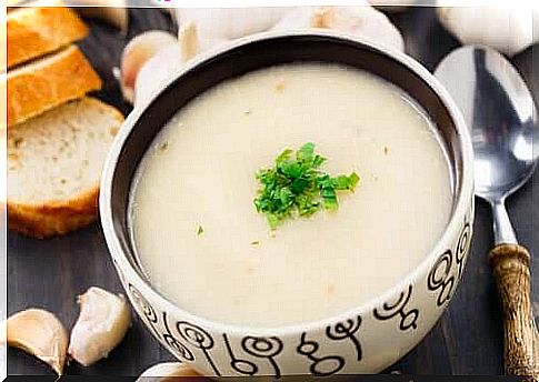 A bowl of vegan garlic soup