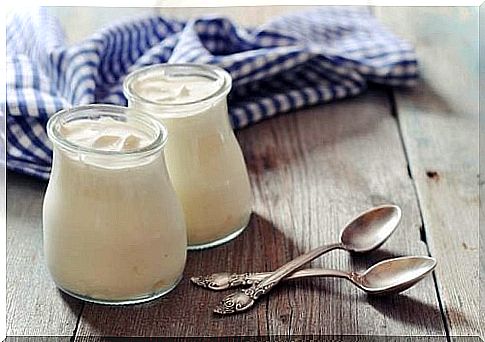 natural yogurt