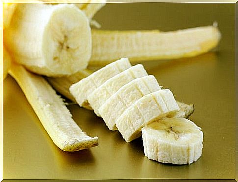 sugar and banana to exfoliate your skin