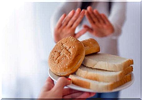 A plate with bread.